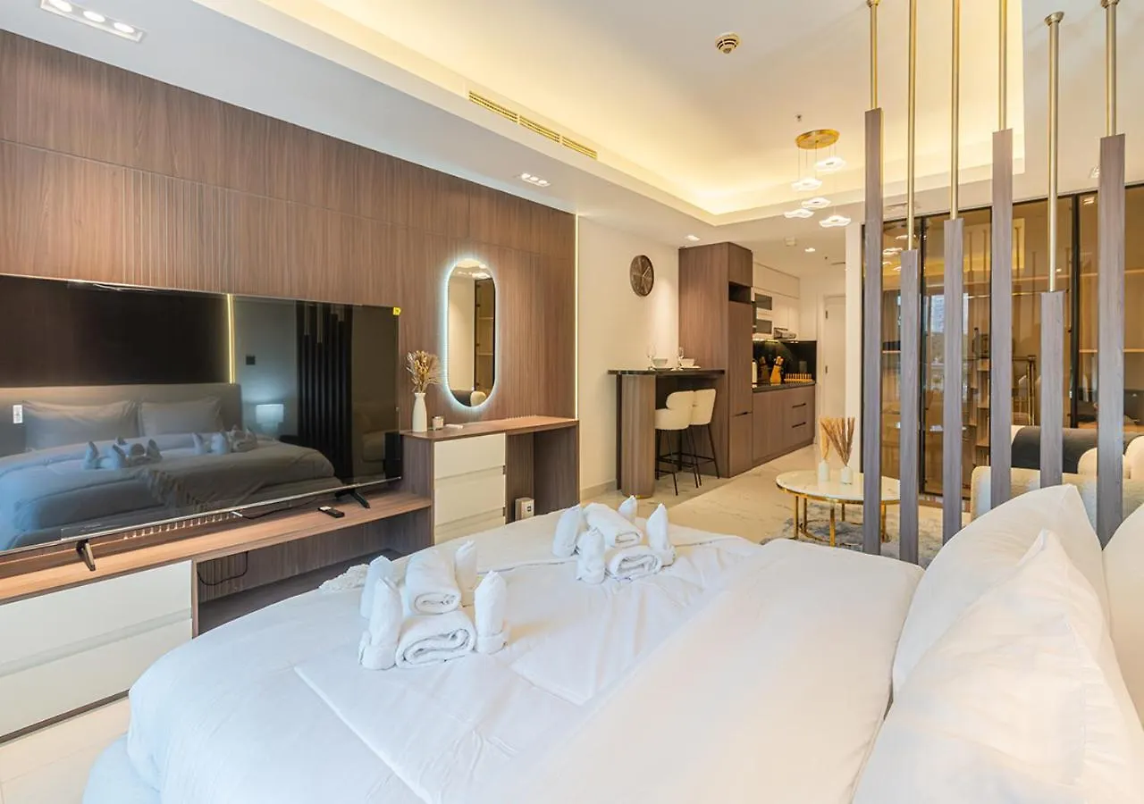 Luxurious Studio With Stunning Burj Khalifa, Pool & Lake Views Steps From Dubai Mall Apartment United Arab Emirates