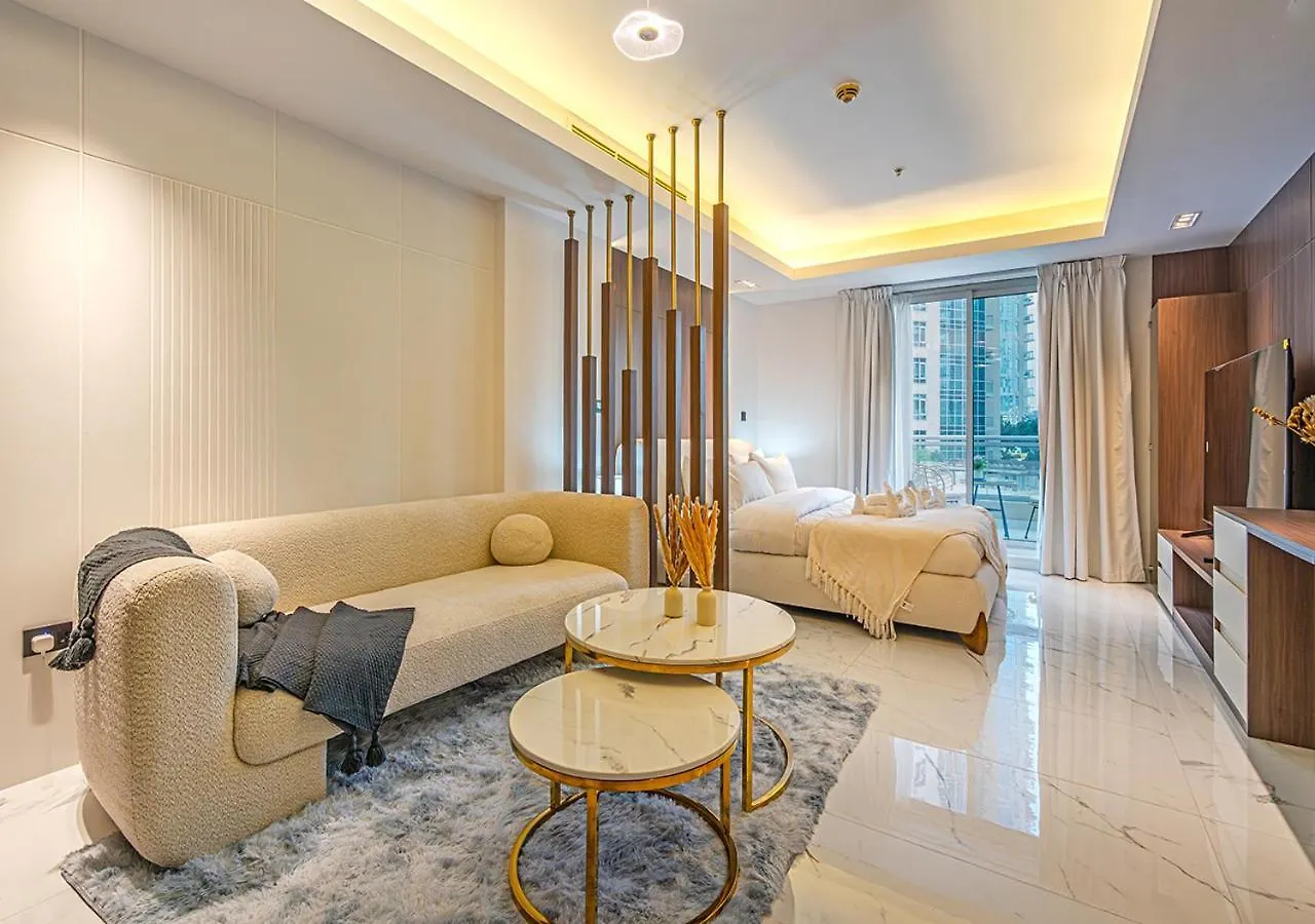 Apartment Luxurious Studio With Stunning Burj Khalifa, Pool & Lake Views Steps From Dubai Mall United Arab Emirates