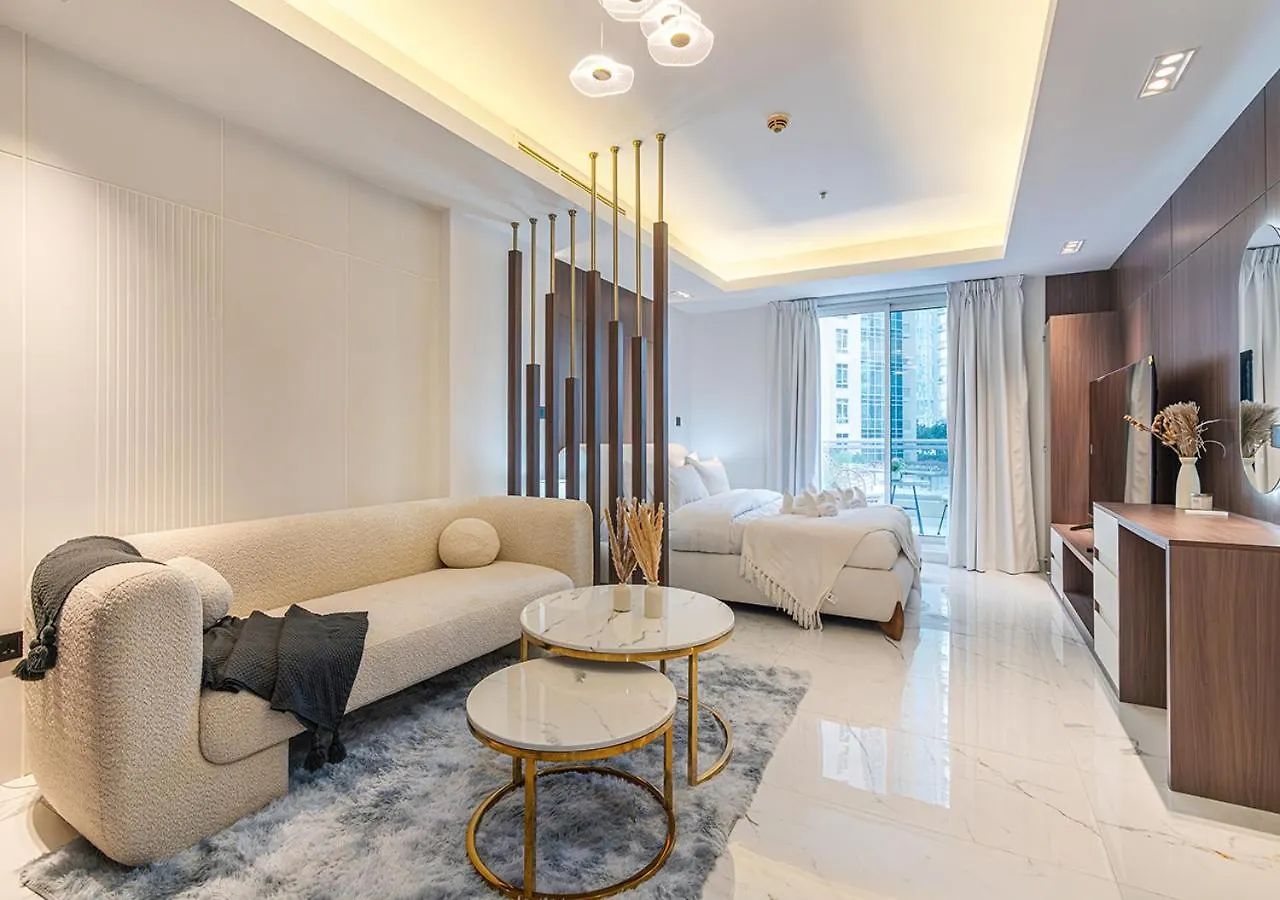 Luxurious Studio With Stunning Burj Khalifa, Pool & Lake Views Steps From Dubai Mall United Arab Emirates